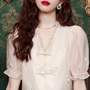 Hannier | Elegant Cream Blouse with Floral Embroidery, Size L (Made Small)